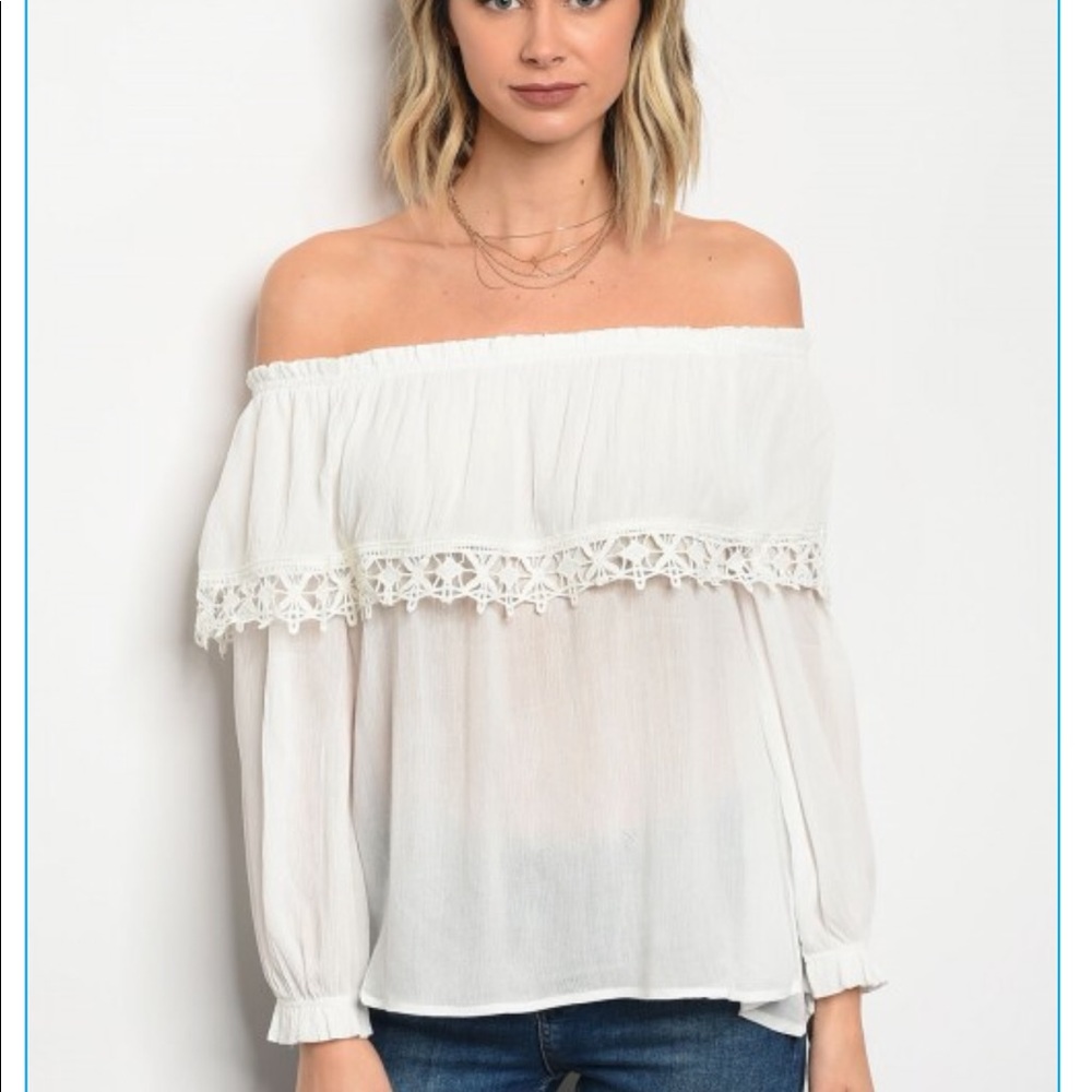 🤩Lovely White Ruffle Top🌟 - Picture 2 of 2